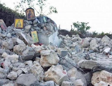 Η ανακοίνωση των συλλόγων της Χειμάρρας για την παράτυπη κατεδάφιση των δύο κτιρίων: «Θα αντιδράσουμε»